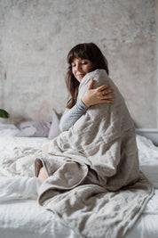 BLACK: Personalizowana lniana kołdra obciążeniowa z pestkami wiśni