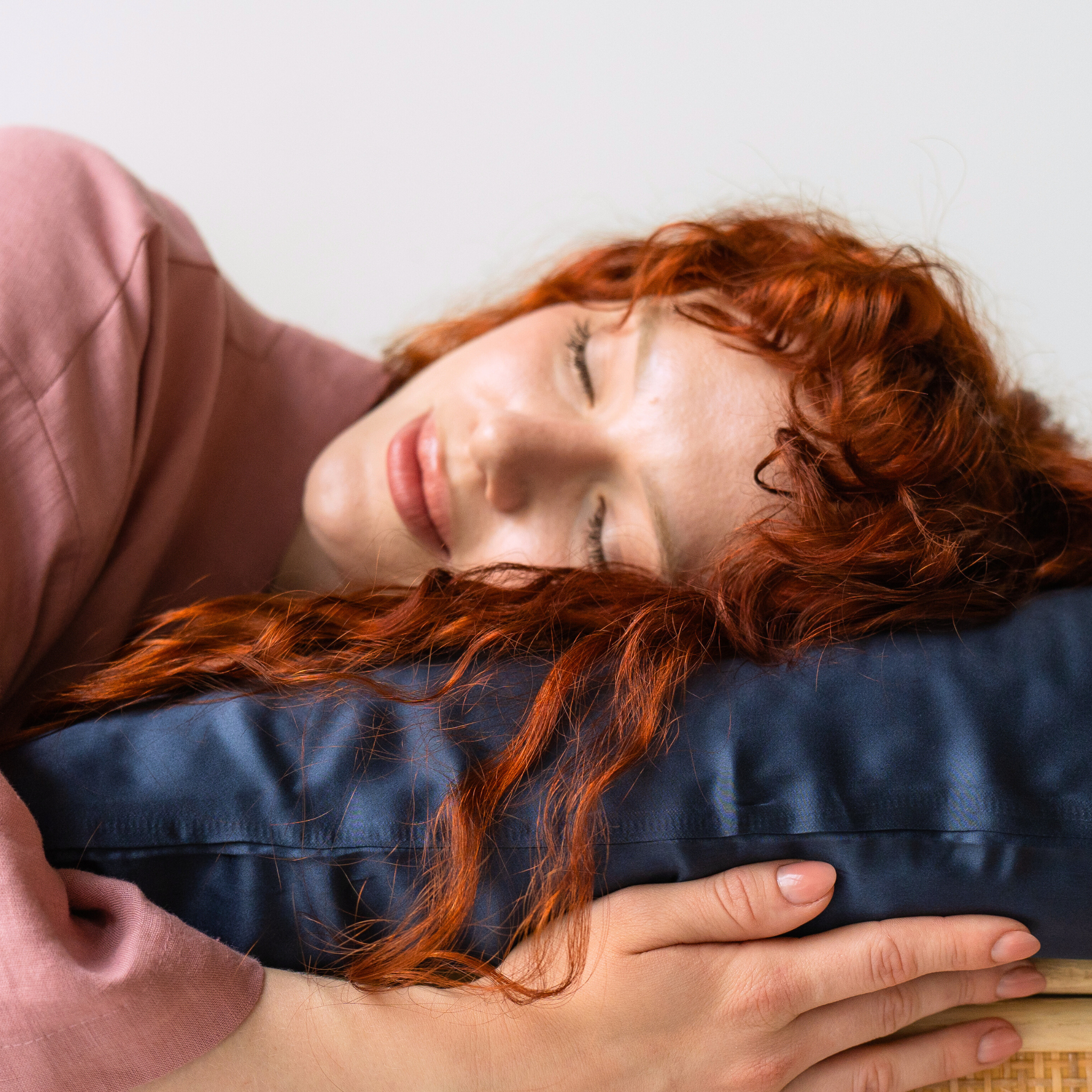 Jedwabna poszewka Plantule granatowa (różne rozmiary)