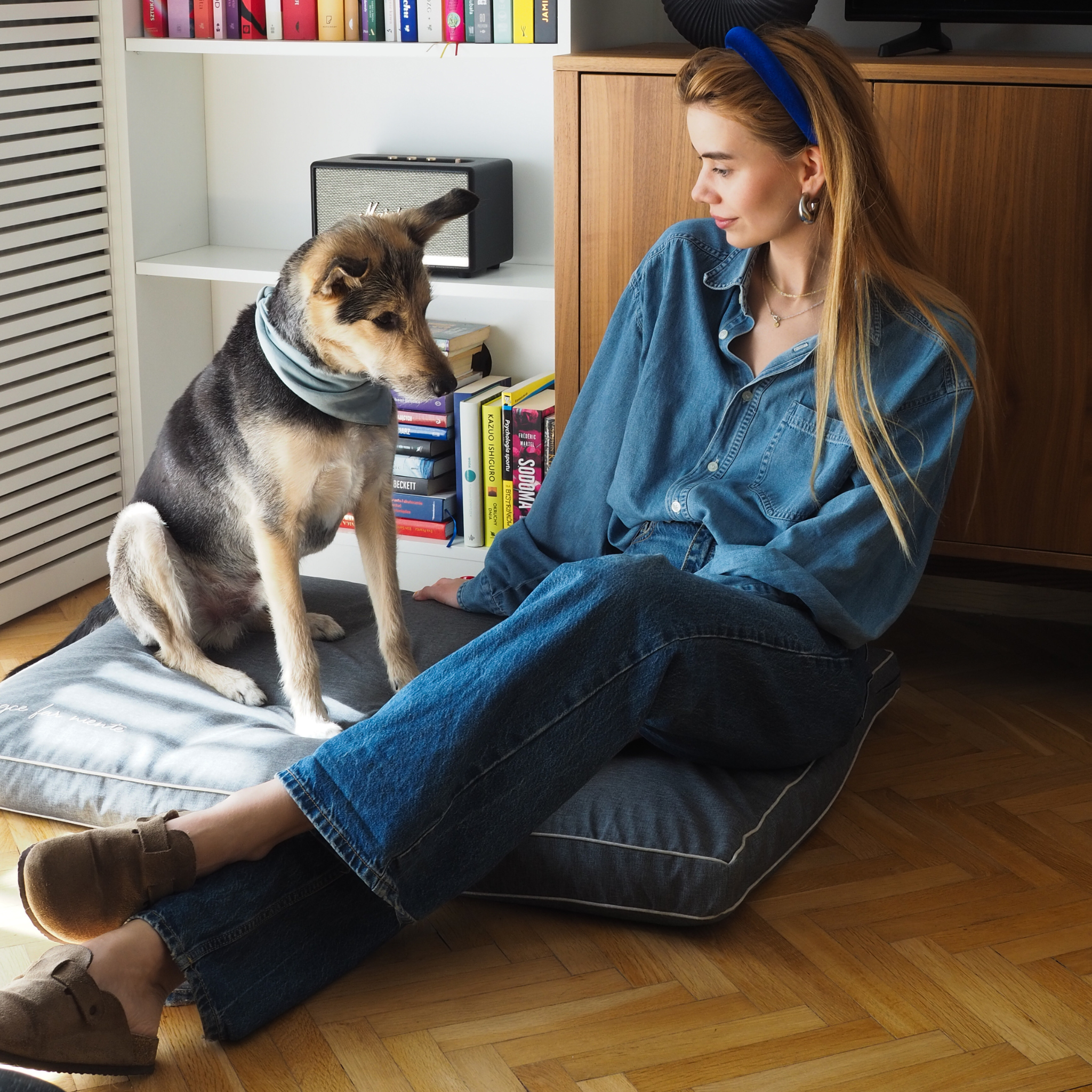Legowisko z łuską gryki dla psa ciemnoszare – różne rozmiary